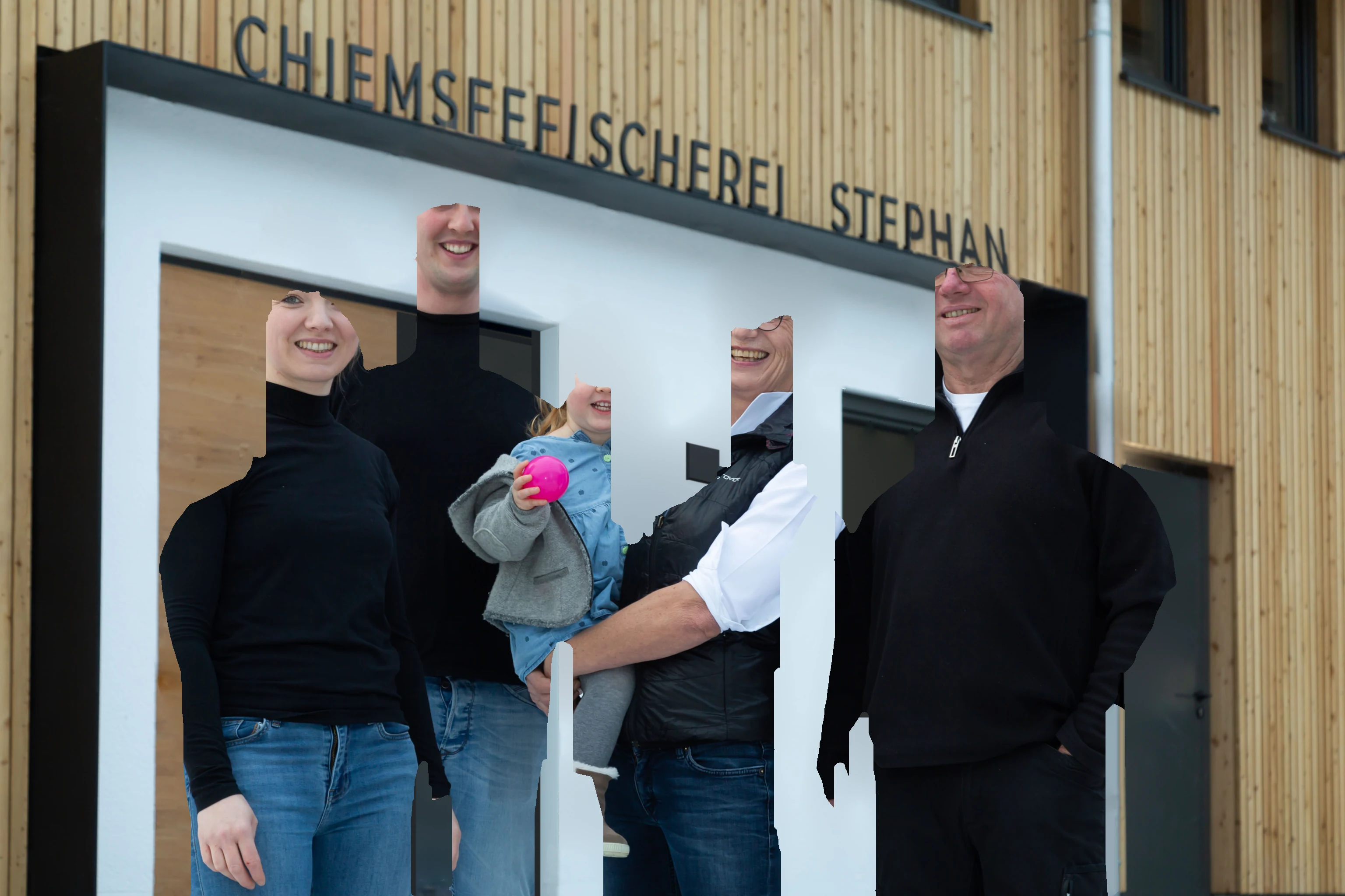 Familie Stephan vor ihrer Fischerei in Prien am Chiemsee